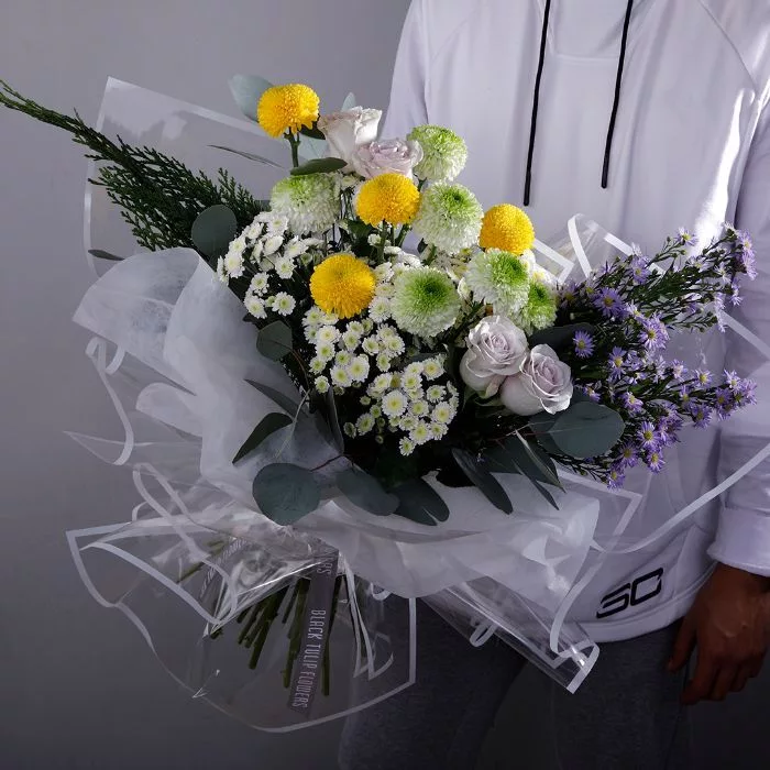 0038_28.jpg White and yellow ping pong bouquet with rose and greenery