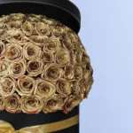 golden-sprayed-roses-in-a-black-box_02