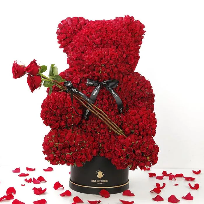 teddy_bear_inspired_-_spray_roses.jpg Teddy-shaped arrangement of 100–150 red spray roses, 3 hand-tied roses with black ribbon, in a black round box.
