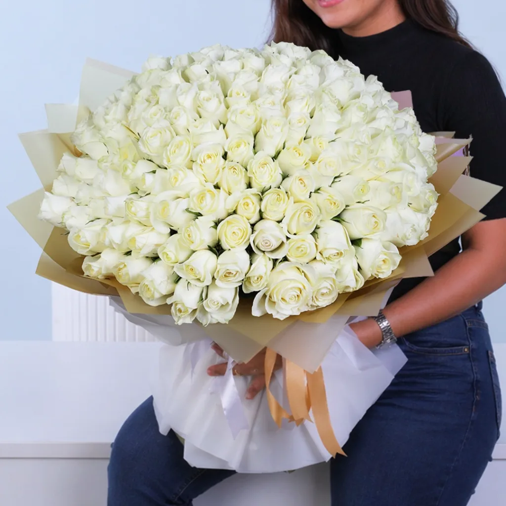 Grand bouquet of 100 fresh white roses elegantly arranged in a luxurious hand-tied style, ideal for weddings, proposals, gifting, and special occasions.