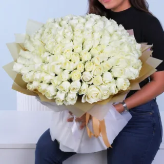 Grand bouquet of 100 fresh white roses elegantly arranged in a luxurious hand-tied style, ideal for weddings, proposals, gifting, and special occasions.