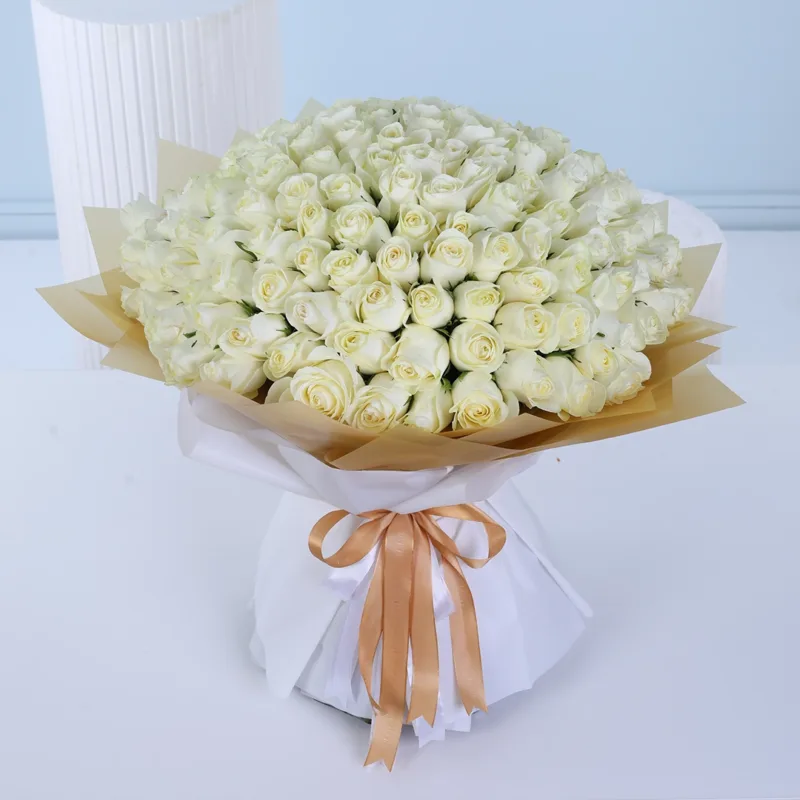 100 white roses bouquet 02