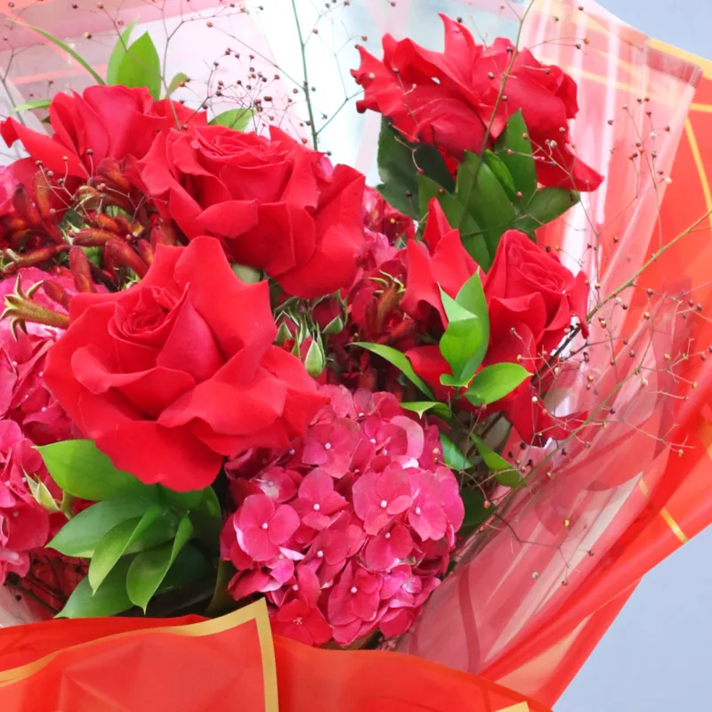 blush-hydrangea-strawberry-cake-treat_04 blush hydrangea strawberry cake treat 04