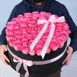 Fresh rose round box featuring tightly arranged blooms in a stylish circular container, creating a clean and premium gift presentation.