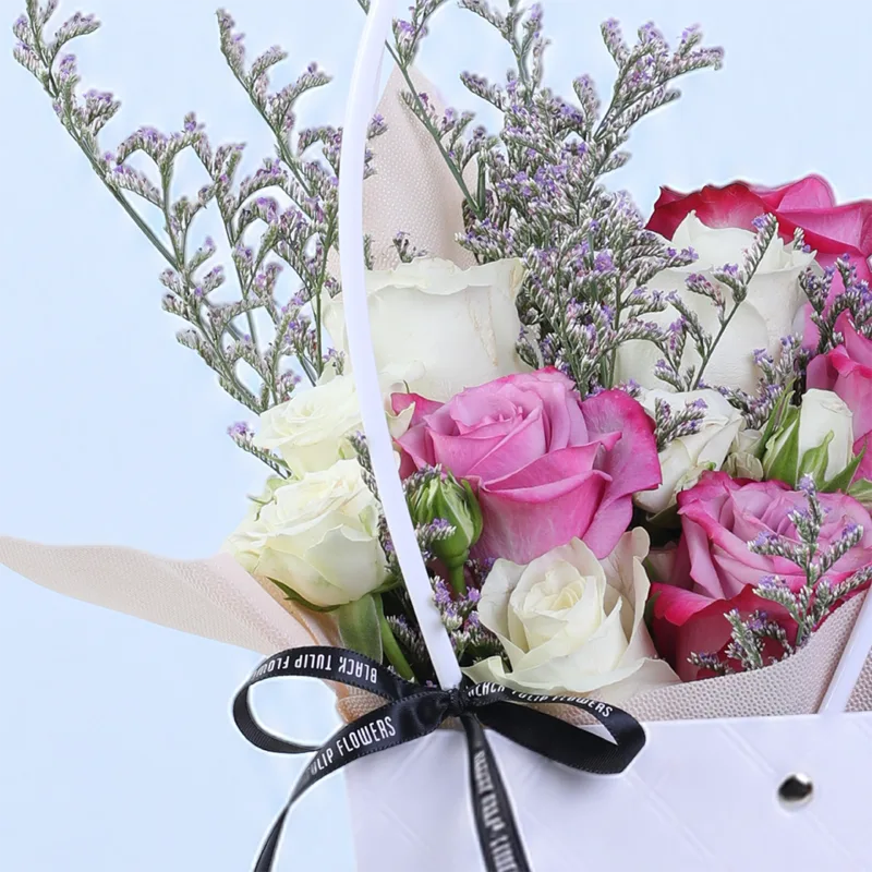 purple-white-rose-floral-bag-with-ferrero-raffaello_05 purple white rose floral bag with ferrero raffaello 05